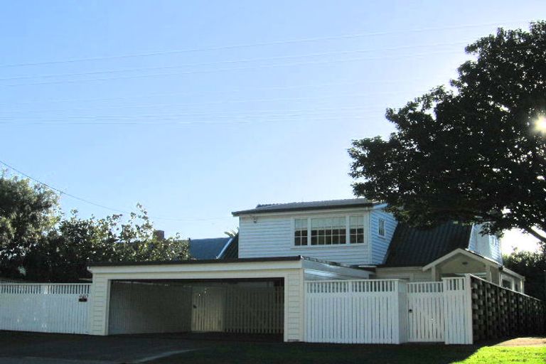 Photo of property in 440 Muritai Road, Eastbourne, Lower Hutt, 5013