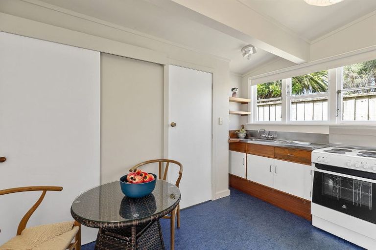 Photo of property in 137 Apu Crescent, Lyall Bay, Wellington, 6022
