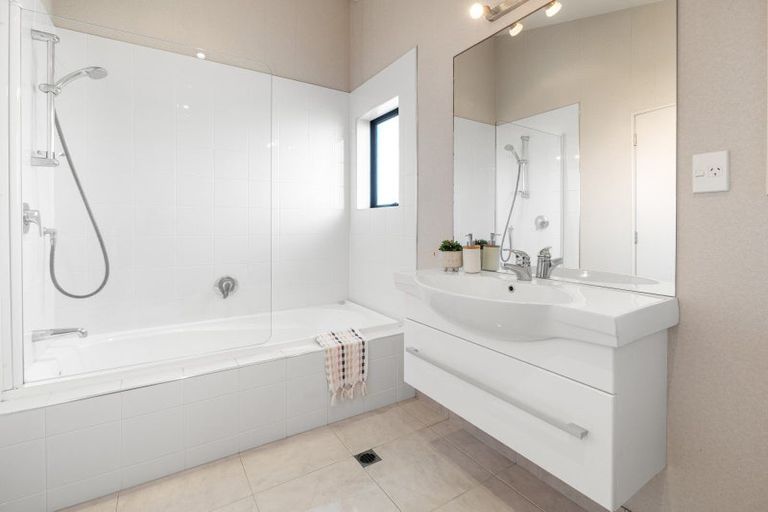 Photo of property in 208a Marine Parade, Mount Maunganui, 3116