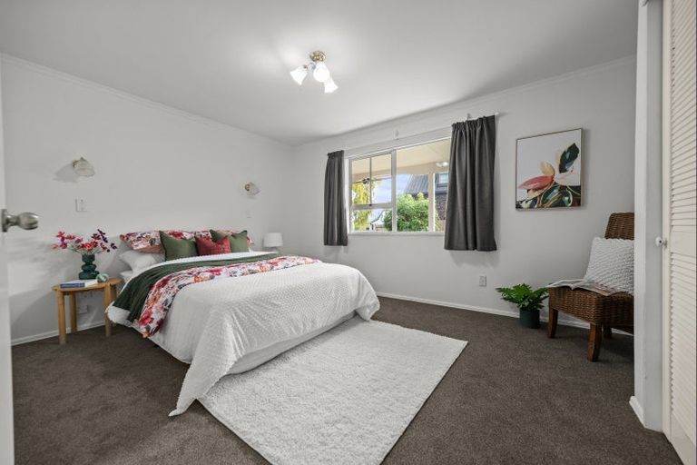 Photo of property in 17 Caulfield Place, Awapuni, Palmerston North, 4412