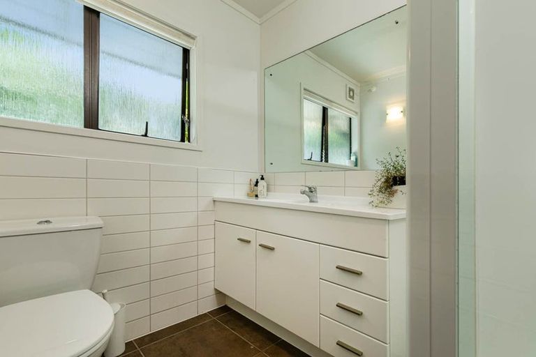 Photo of property in 1/35 Calypso Place, Rothesay Bay, Auckland, 0630