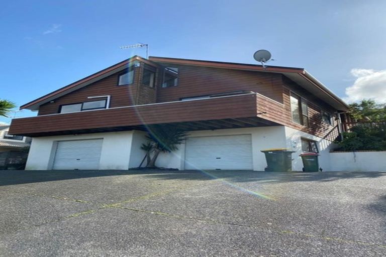 Photo of property in 43 Greenvalley Rise, Glenfield, Auckland, 0629