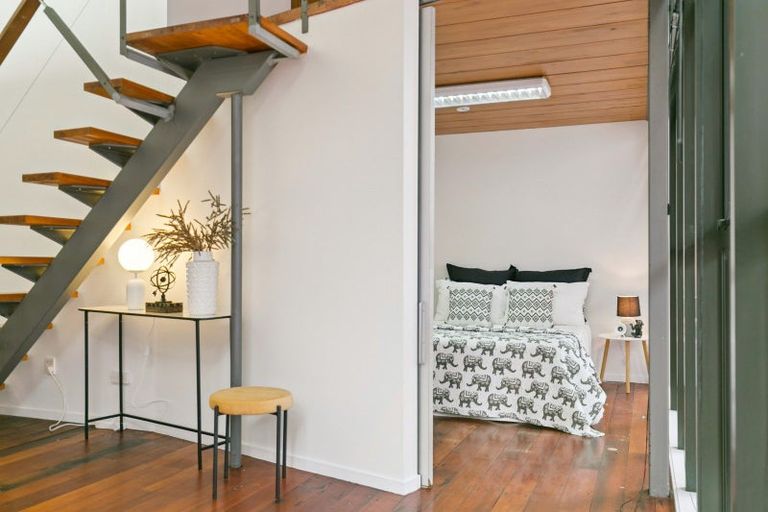 Photo of property in Courtenay Mews Apartments, 3/14 Alpha Street, Te Aro, Wellington, 6011