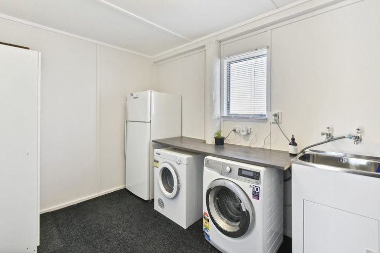 Photo of property in 13 Bertram Road, Kawakawa Bay, Papakura, 2585