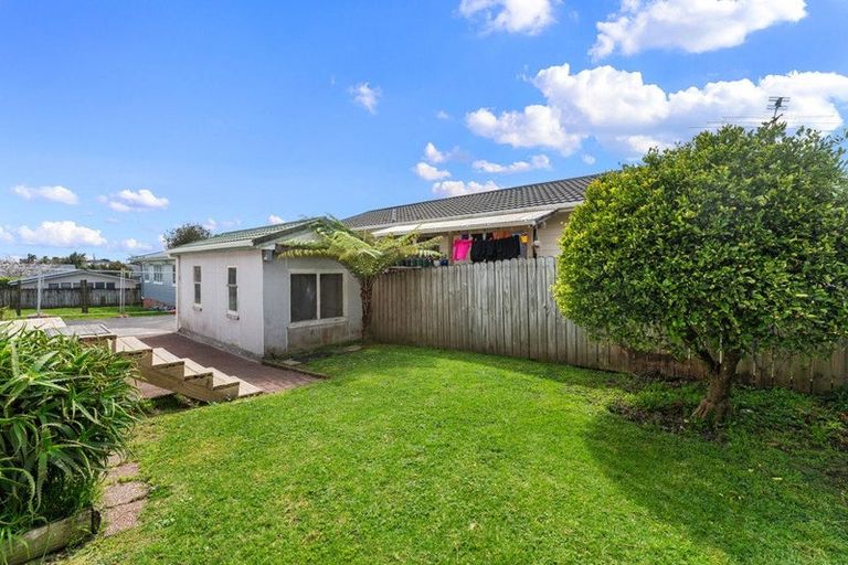 Photo of property in 3/56 Flanshaw Road, Te Atatu South, Auckland, 0610