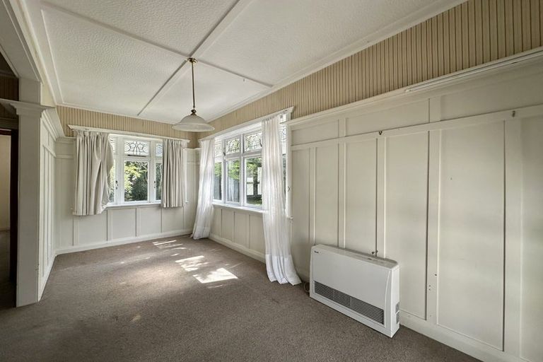 Photo of property in 84 Cambridge Terrace, Waterloo, Lower Hutt, 5011