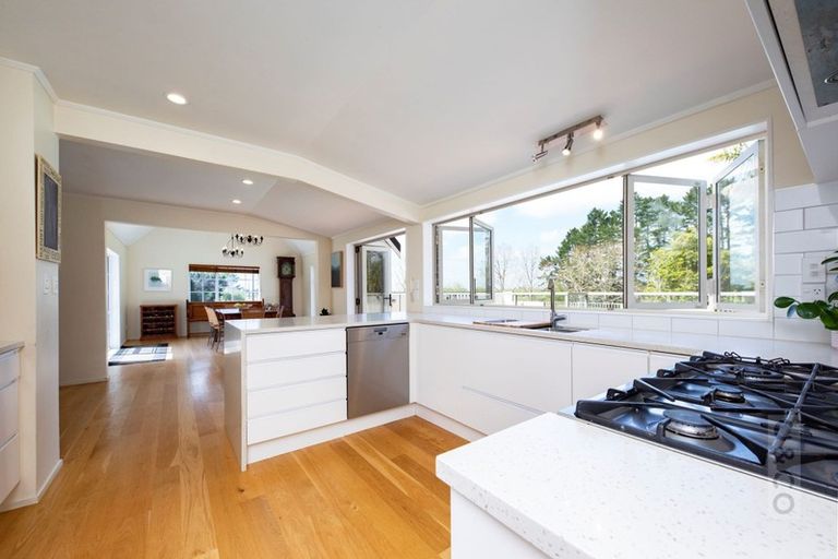 Photo of property in 30 Riverland Road, Kumeu, 0892