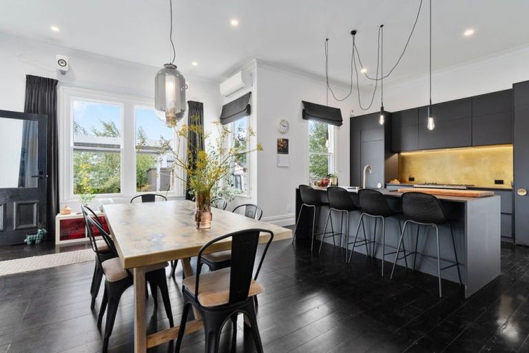 Photo of property in 250 Main Street, Greytown, 5712