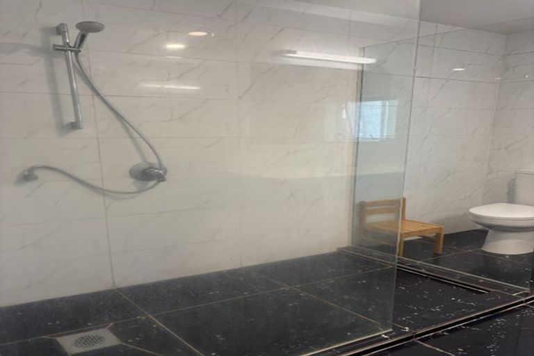 Photo of property in 1/75 Shakespeare Road, Milford, Auckland, 0620