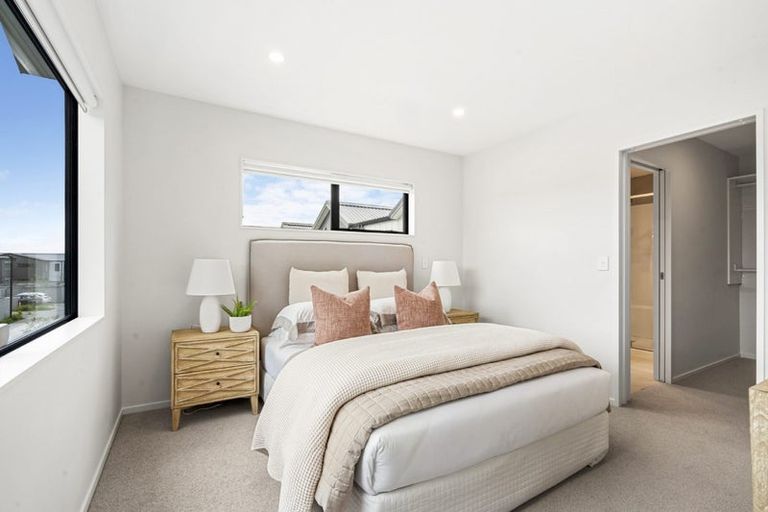 Photo of property in 32 Viridian Avenue, Rosehill, Papakura, 2113