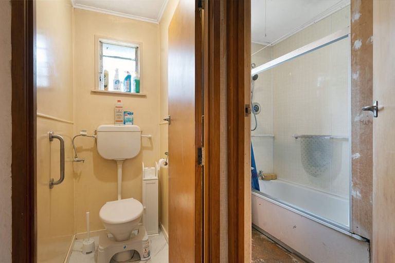 Photo of property in 107 Captain Scott Road, Glen Eden, Auckland, 0602