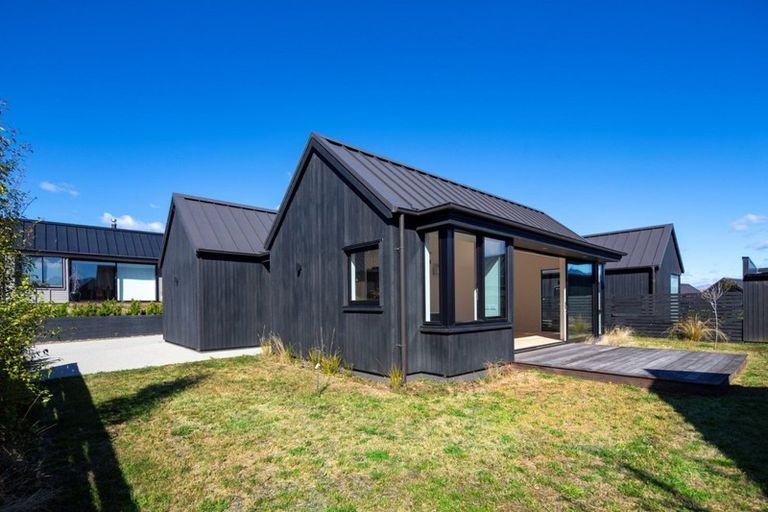 Photo of property in 8 Parera Lane, Jacks Point, Queenstown, 9371