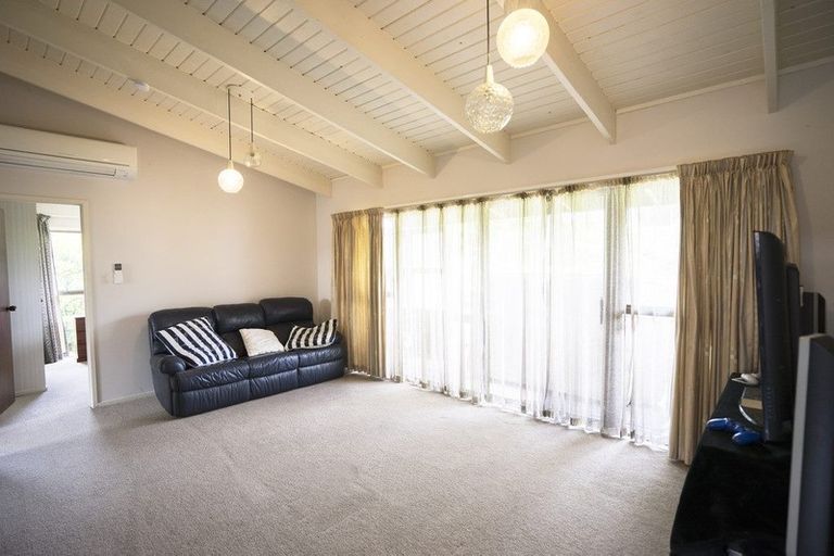 Photo of property in 5 Holyoake Place, Chatswood, Auckland, 0626