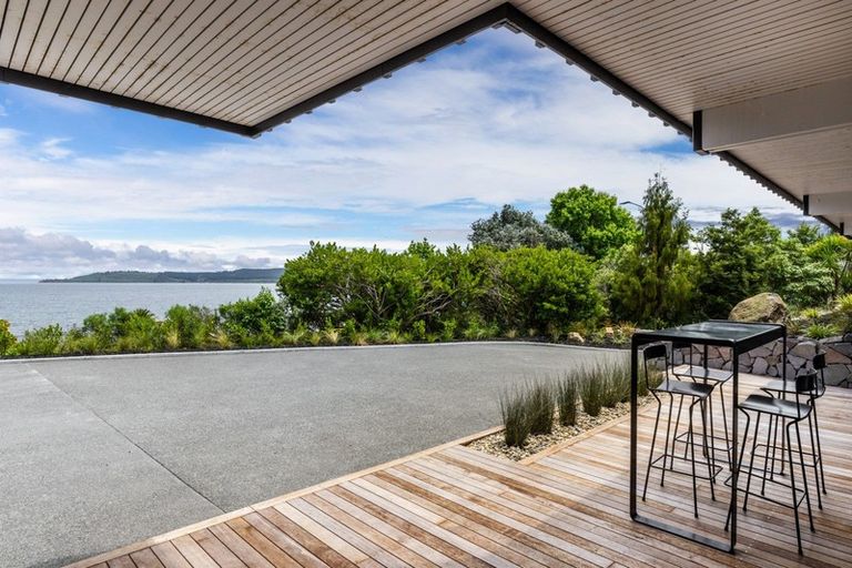 Photo of property in 224 Lake Terrace, Waipahihi, Taupo, 3330