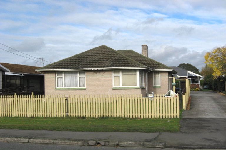 Photo of property in 1/137 Sawyers Arms Road, Northcote, Christchurch, 8052