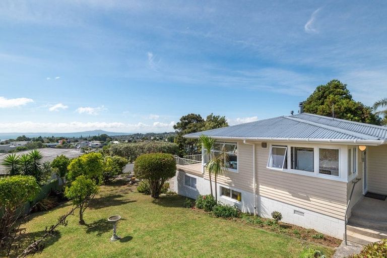 Photo of property in 13 Windsor Place, Windsor Park, Auckland, 0630
