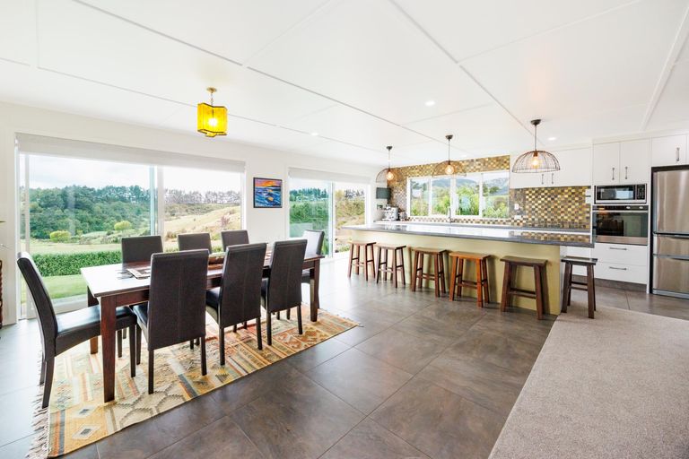 Photo of property in 165 Albert Road, Tokomaru, Palmerston North, 4474
