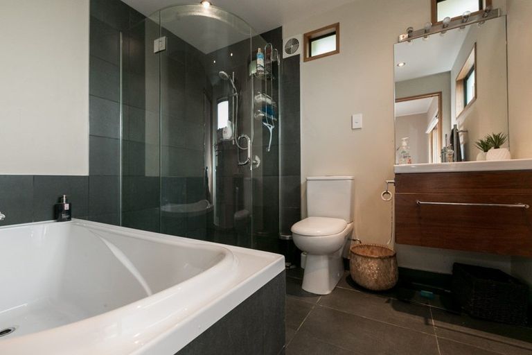 Photo of property in 17 Busby Hill, Havelock North, 4130