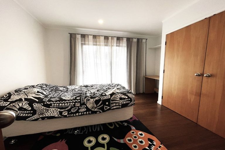 Photo of property in 7 Cherub Place, West Harbour, Auckland, 0618