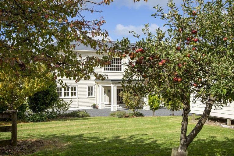 Photo of property in 26 Crosland Road, South Head, Helensville, 0874