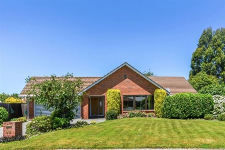 Photo of property in 98 Regency Crescent, Redwood, Christchurch, 8051
