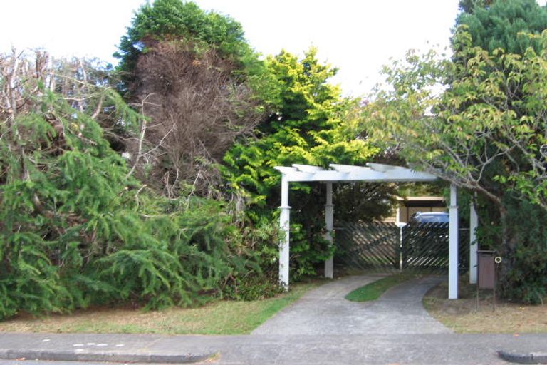 Photo of property in 11 Taupo Street, Green Bay, Auckland, 0604