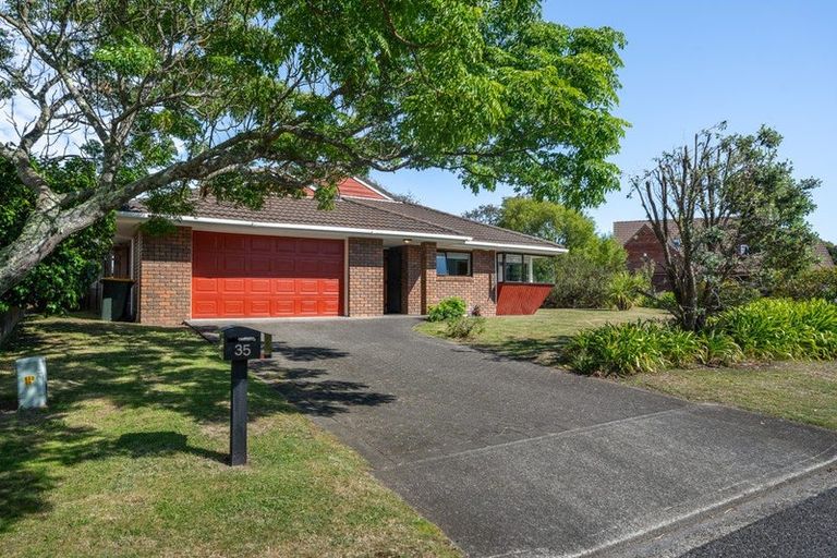 Photo of property in 35 Chilton Drive, Paraparaumu, 5032