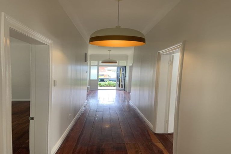 Photo of property in 24 Derwent Street, Island Bay, Wellington, 6023