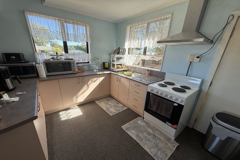 Photo of property in 2 Tomlin Place, Mangere East, Auckland, 2024