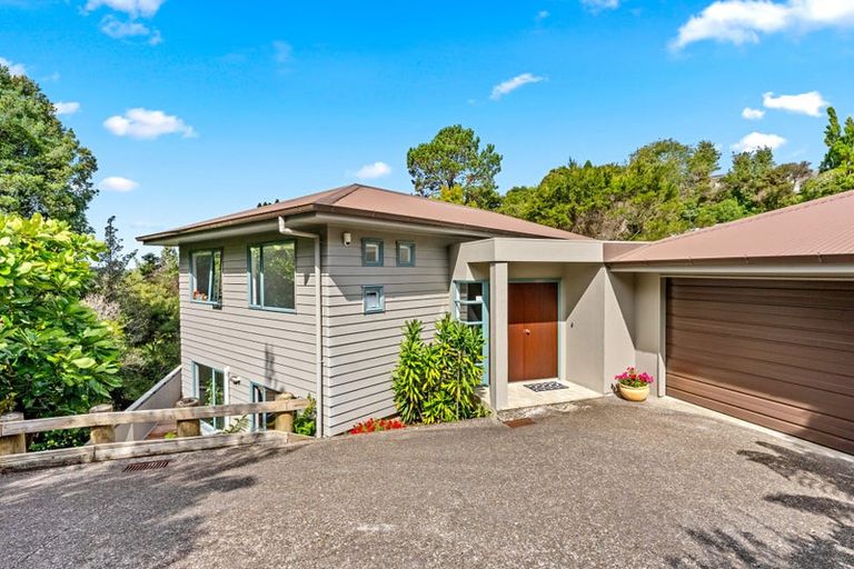 Photo of property in 140 Chelsea View Drive, Chatswood, Auckland, 0626