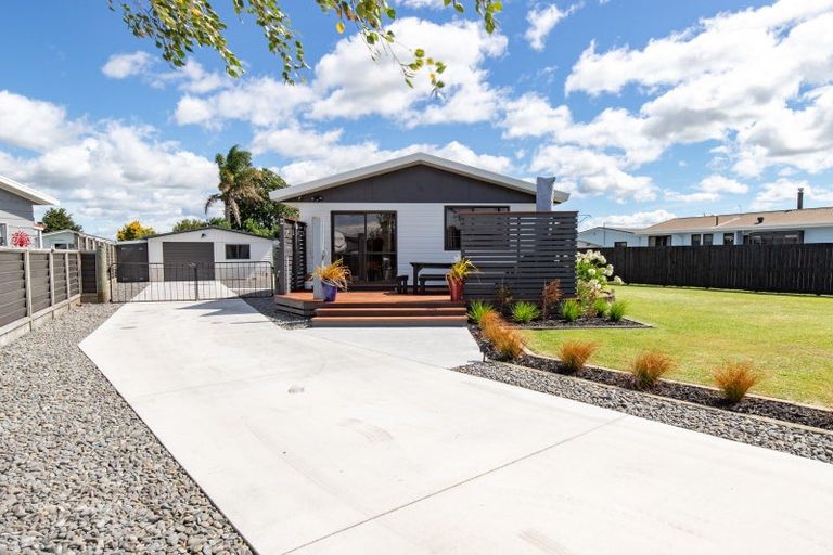 Photo of property in 20 Miller Place, Ngatea, 3503