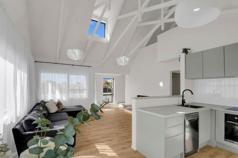 Photo of property in 15 Waitai Street, Castlecliff, Whanganui, 4501