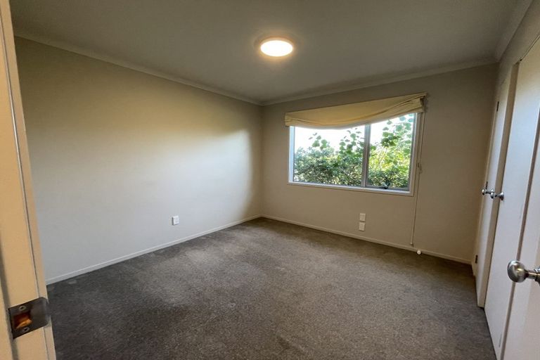 Photo of property in 14 Springtide Place, Red Beach, 0932