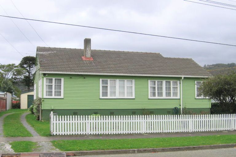 Photo of property in 8 Lockwood Crescent, Taita, Lower Hutt, 5011