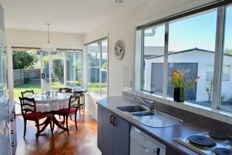 Photo of property in 2b Mahoe Street, Otaki Beach, Otaki, 5512