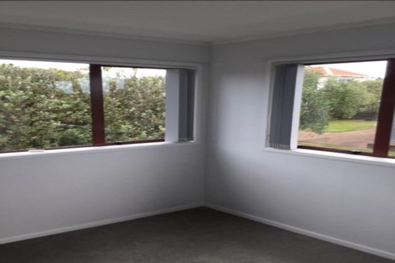 Photo of property in 10 Norma Avenue, Te Atatu South, Auckland, 0610