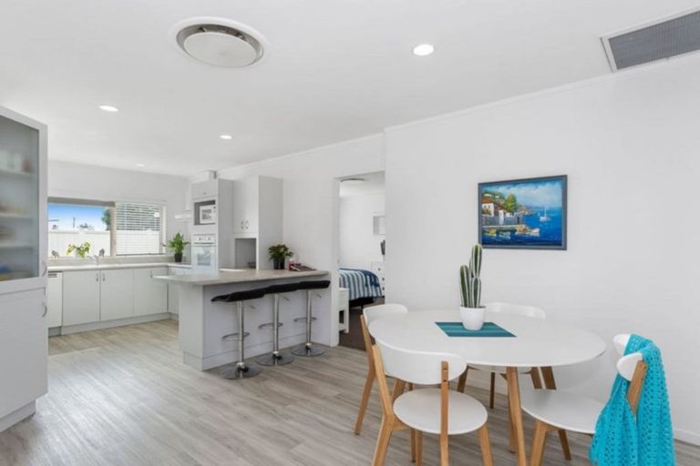 Photo of property in 50 Dickson Road, Papamoa Beach, Papamoa, 3118