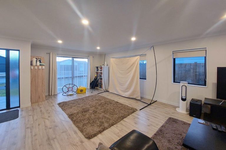 Photo of property in 13 Earlywood Road, Takanini, 2110