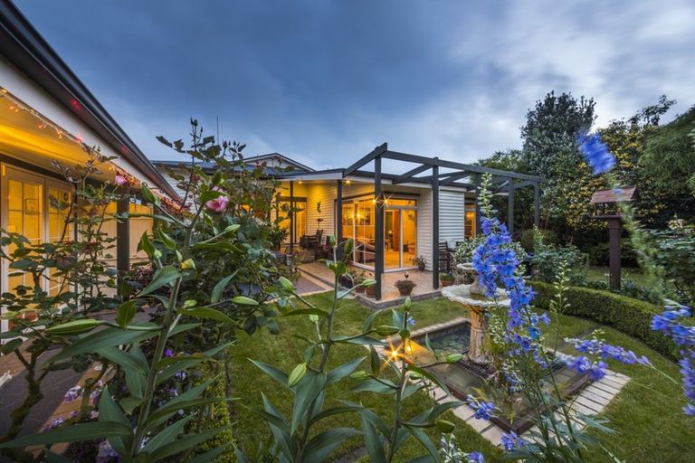 Photo of property in 17 Beresford Street, Takaro, Palmerston North, 4410