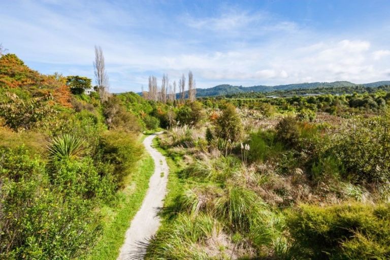 Photo of property in 21 Ogilvie Road, Kinloch, Taupo, 3377