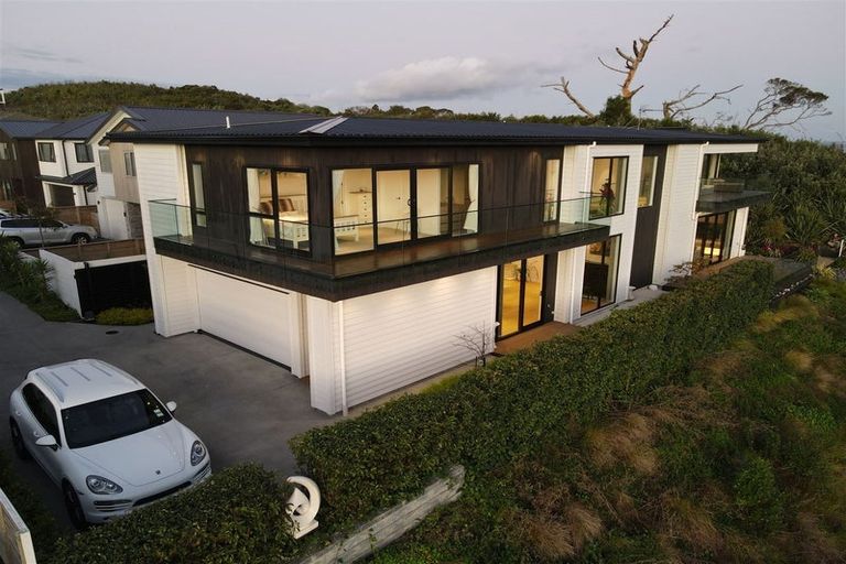 Photo of property in 6 Kina Place, Long Bay, Auckland, 0630
