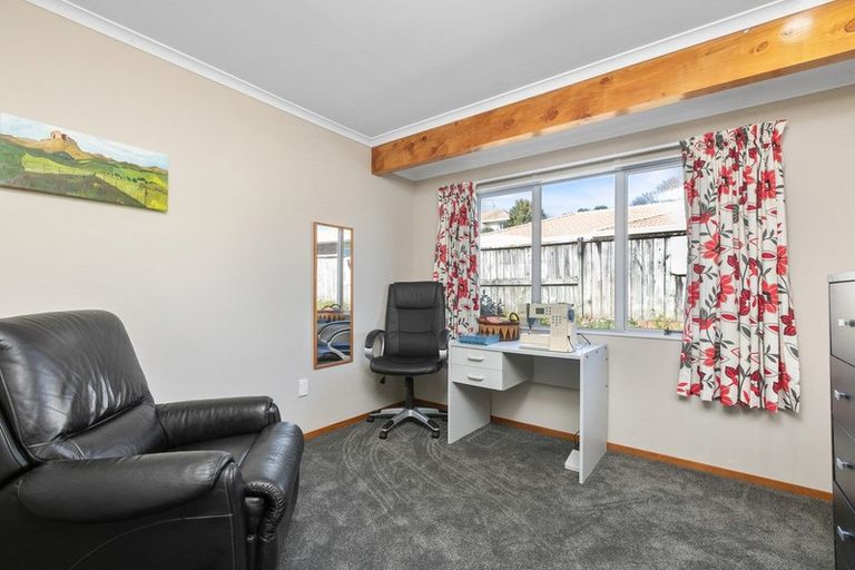 Photo of property in 5 Lucerne Place, Welcome Bay, Tauranga, 3112