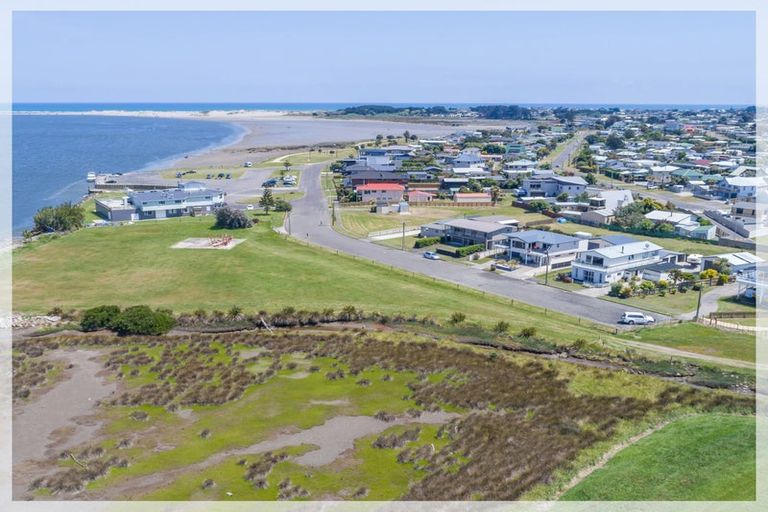 Photo of property in 67 Hartley Street, Foxton Beach, Foxton, 4815