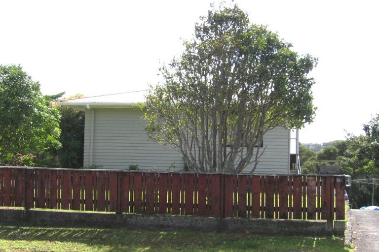 Photo of property in 29 Crocombe Crescent, Beach Haven, Auckland, 0626