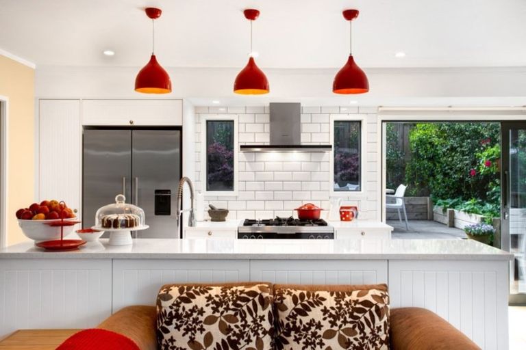 Photo of property in 4 Oldham Place, Browns Bay, Auckland, 0630