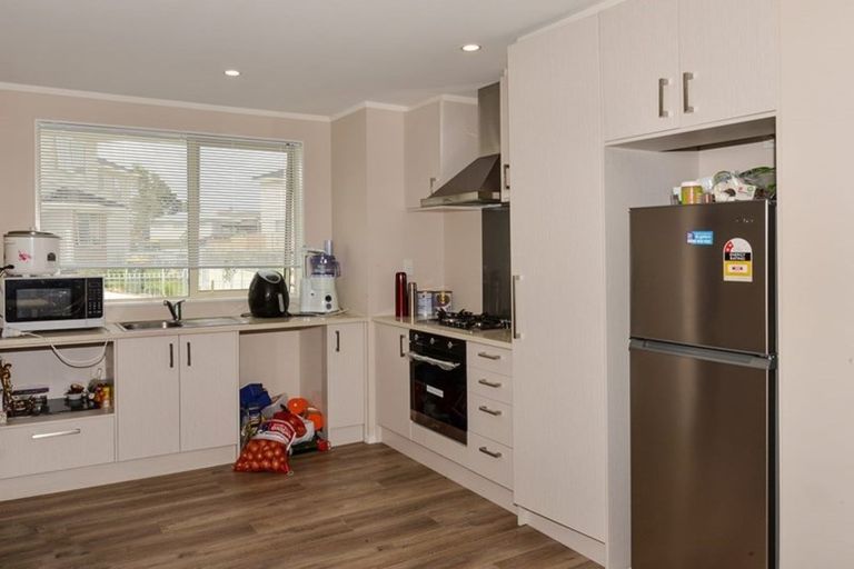 Photo of property in 11 Manatu Lane, Kelston, Auckland, 0602