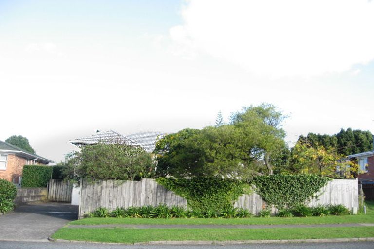 Photo of property in 137 Reeves Road, Pakuranga Heights, Auckland, 2010
