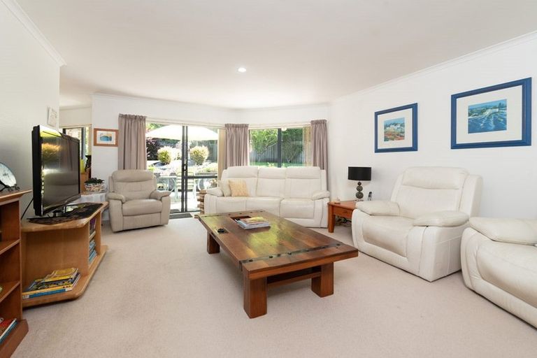 Photo of property in 11 Oakridge Drive, Kerikeri, 0230