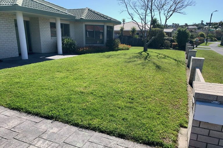Photo of property in 162 Lakeside Drive, Orewa, 0931