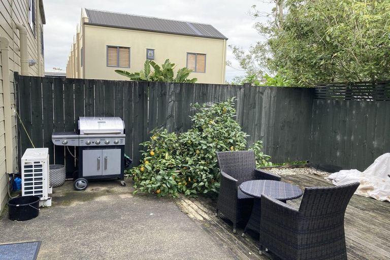 Photo of property in 5m Dryden Place, Mount Wellington, Auckland, 1051
